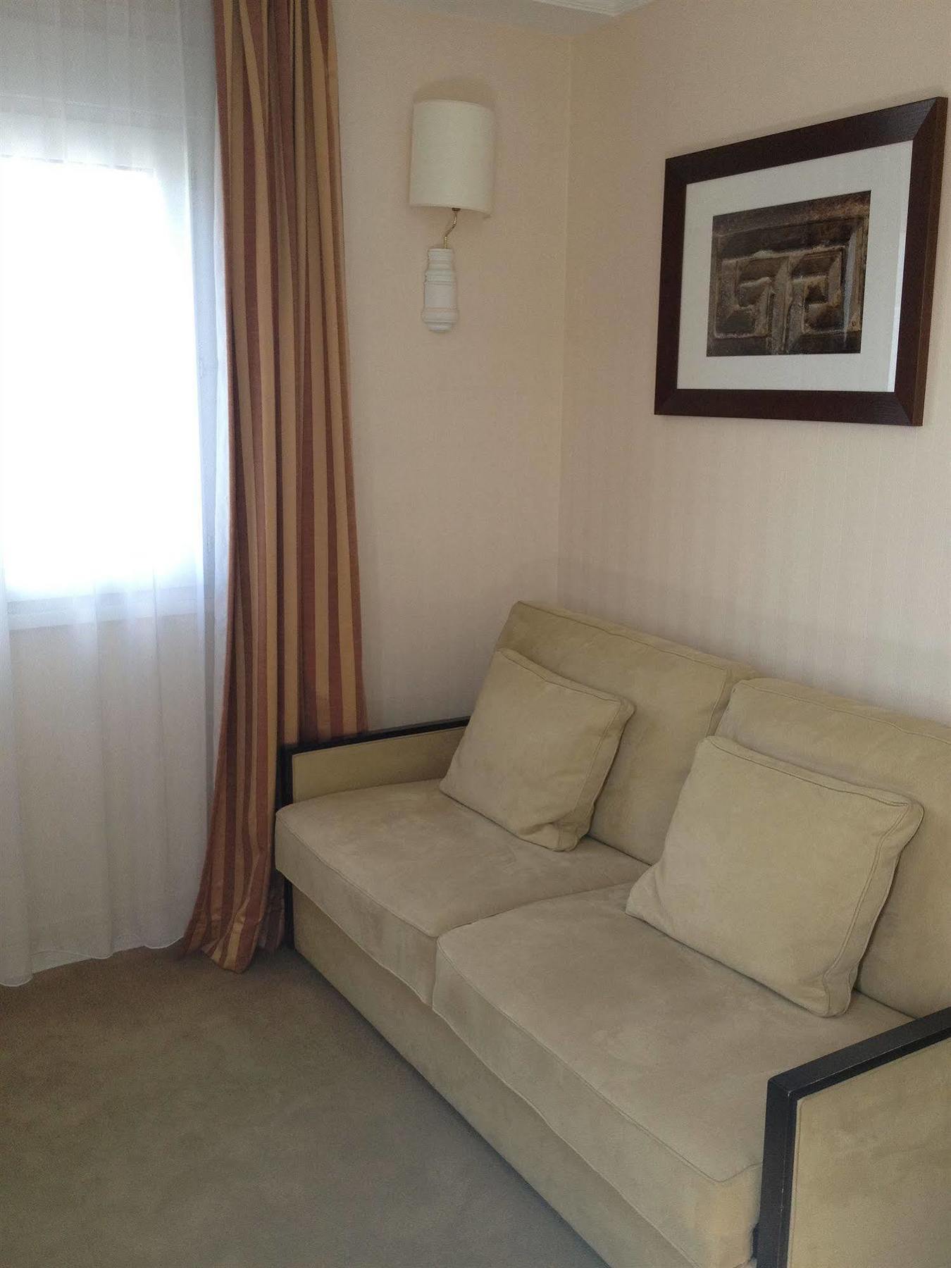 The Originals City, Hotel Chantecler, לה מאנש מראה חיצוני תמונה